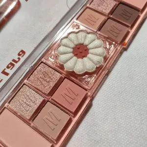 پالت سایه گل میس لارا